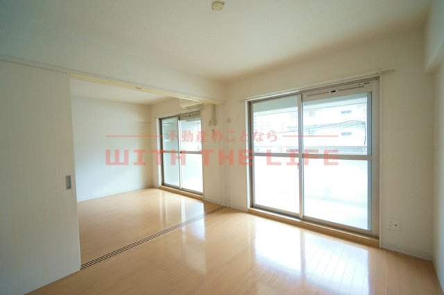 ケープラス【キャッシュバック対象物件】の洋室|落ち着いた色調の洋室です