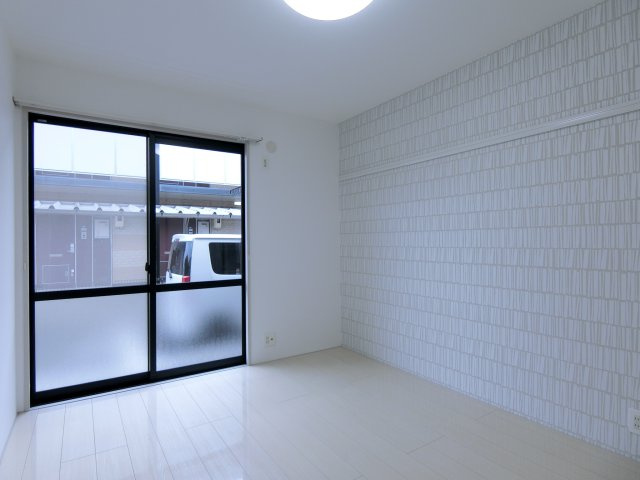 ハイツコムドテールの洋室|102号室の写真（イメージ反転タイプ）