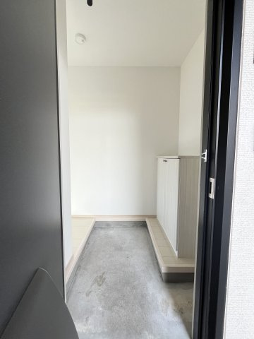 ハイツコムドテールの玄関