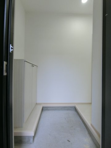 ハイツコムドテールの玄関|102号室の写真（イメージ反転タイプ）