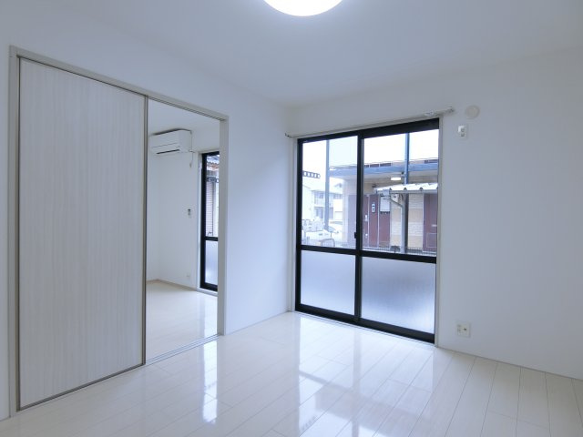 ハイツコムドテールの洋室|102号室の写真（反転タイプ）