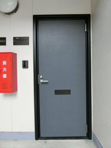 ハイツコムドテールの玄関|102号室の写真（イメージ反転タイプ）