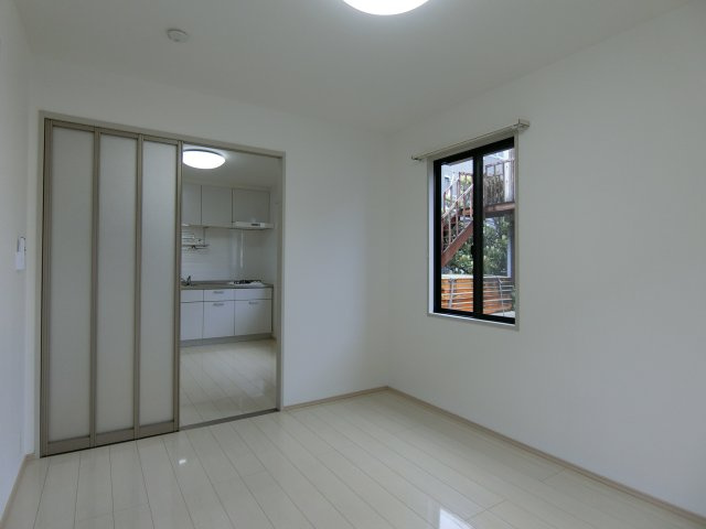 ハイツコムドテールの居間・リビング|102号室の写真（イメージ反転タイプ）