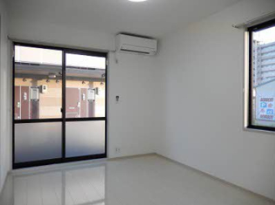 ハイツコムドテールの居間・リビング|102号室の写真（反転タイプ）