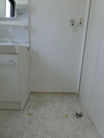 ハイツコムドテールの洗面所|102号室の写真（イメージ反転タイプ）