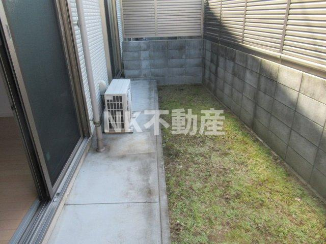 【庭】 | シロイエ石切（石切賃貸） | テラスです