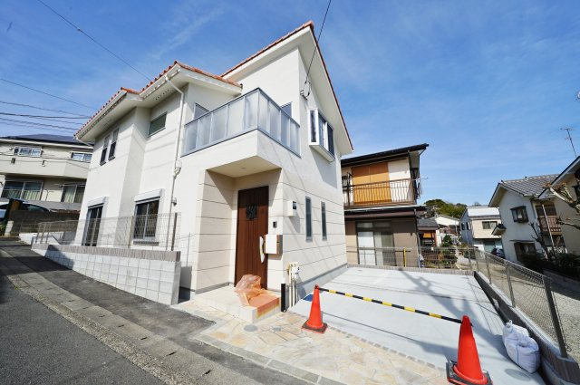 南向きにつき陽当り良好♪LDK18帖の４ＬＤＫ。保土ヶ谷区上菅田町　新築戸建ての外観
