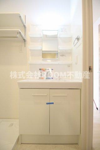 エプロン２号館の独立洗面台|独立洗面台あり、毎朝おしゃれに忙しい女性の方におすすめです