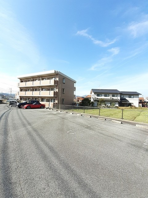 グランソーレの駐車場