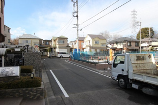 【前面道路含む現地写真】