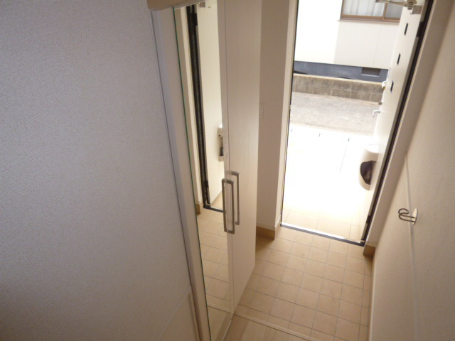 サンゾーラの玄関