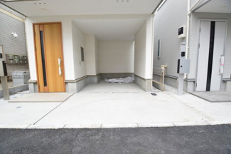 【駐車場】 | 現地見学や資料請求などお気軽にお問合せ下さい。
周辺環境とあわせて現地もご案内致します。