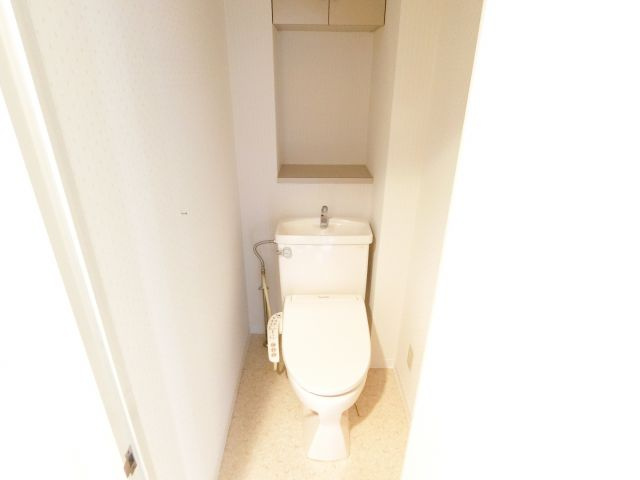 アデューウエダのトイレ|別部屋写真