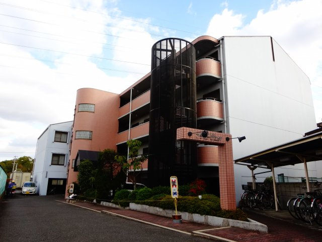 アデューウエダの外観