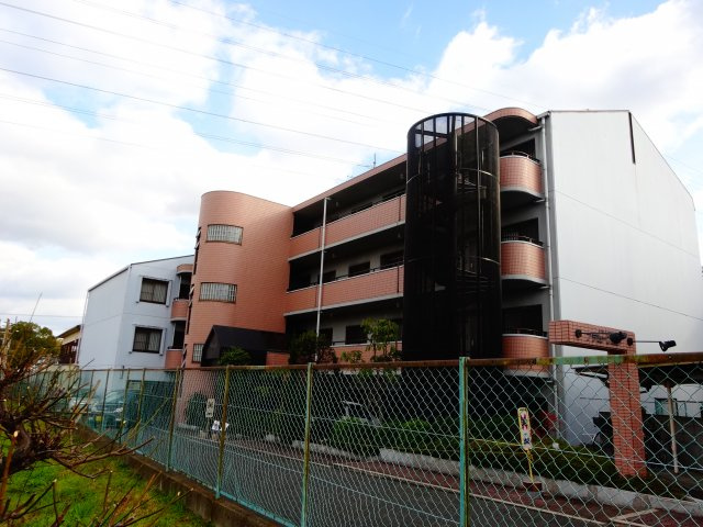 アデューウエダの外観