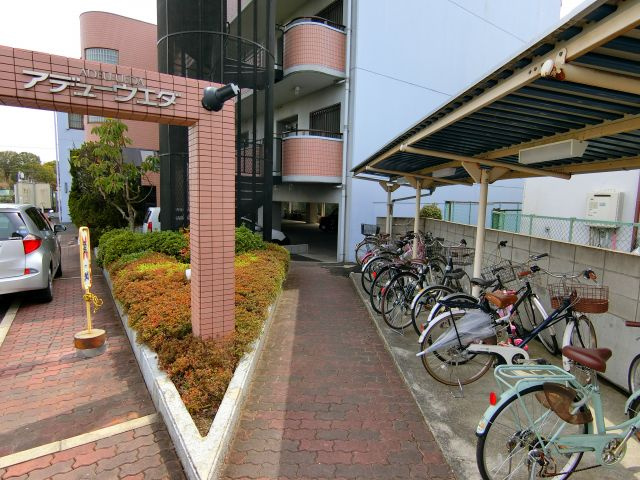 アデューウエダのエントランス