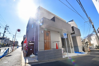 【外観】 | 南向きの新築住宅。完成済みなので見学可能です。