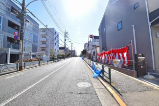 【前面道路含む現地写真】 | 現地見学や資料請求などお気軽にお問合せ下さい。
周辺環境とあわせて現地もご案内致します。