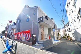 【前面道路含む現地写真】 | 北東角地の解放的なロケーションです。