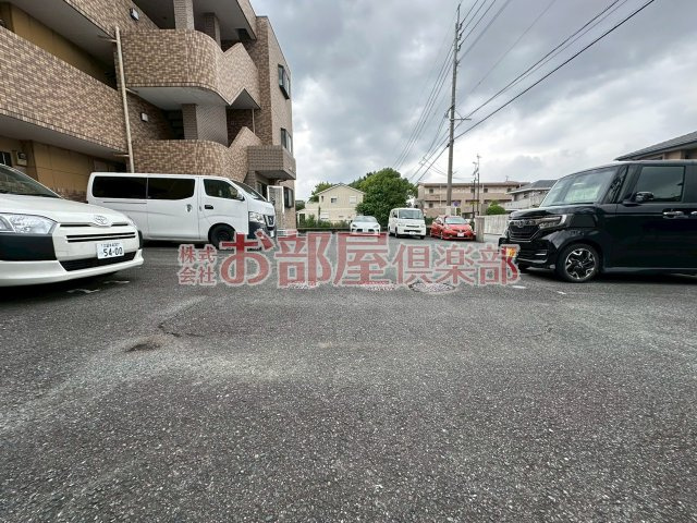 ベルセゾンⅡの駐車場|駐車場完備です