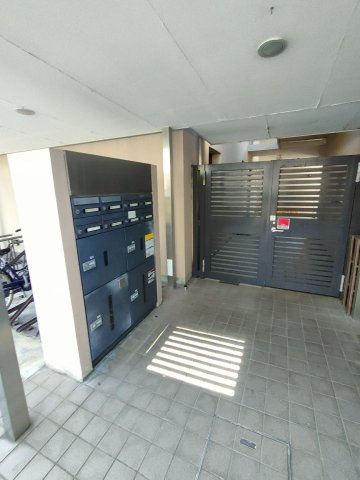 柿の木コートのエントランス