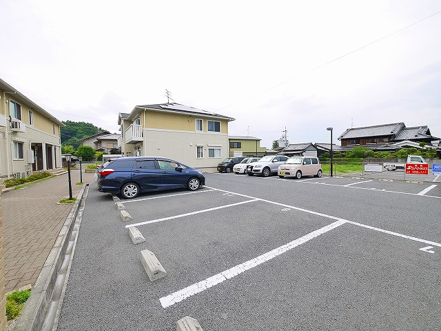 セゾン　アザレAの駐車場|駐車スペースもあります