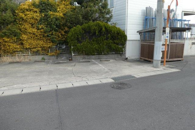 都窪郡早島町早島の店舗事務所の駐車場|屋根なし２台