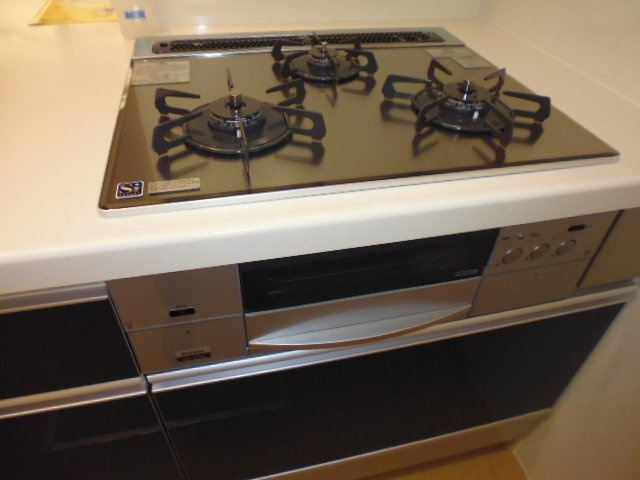 キャスバルＡのキッチン|３口ガスコンロ