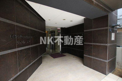 【エントランス】 | グランガーデン足代新町（布施賃貸） | 落ち着いたエントランスです