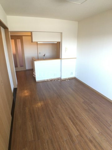 【居間・リビング】 | ラ・ぺジブル | 同型タイプゆったり過ごせる居間です