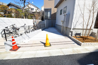 【駐車場】 | 現地見学や資料請求などお気軽にお問合せ下さい。
周辺環境とあわせて現地もご案内致します。