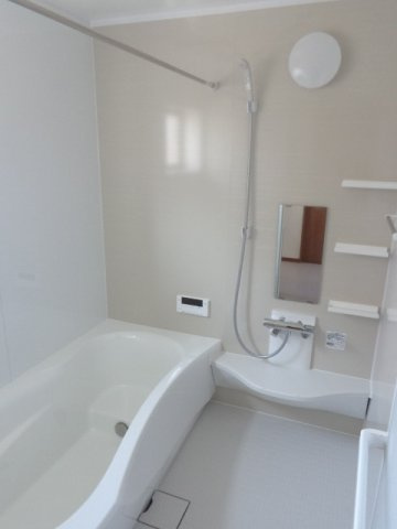 テラスハウス渡辺Ⅱの浴室|ゆったり過ごせるお風呂です