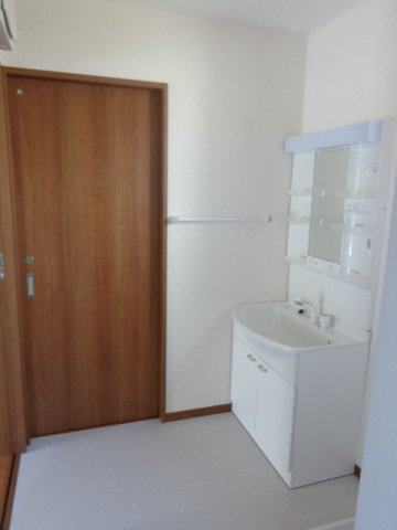 テラスハウス渡辺Ⅱの洗面所|使いやすい洗面所です