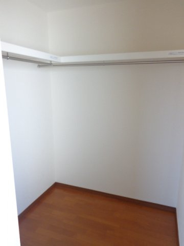 テラスハウス渡辺Ⅱの収納|ウォークインクローゼットございます！