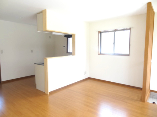 テラスハウス渡辺Ⅱの居間・リビング|カウンターキッチンです！