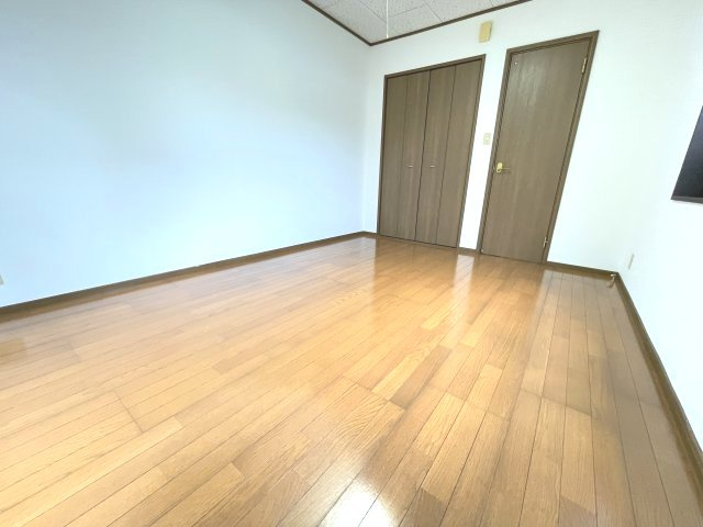 【寝室】 | 広くて明るい寝室