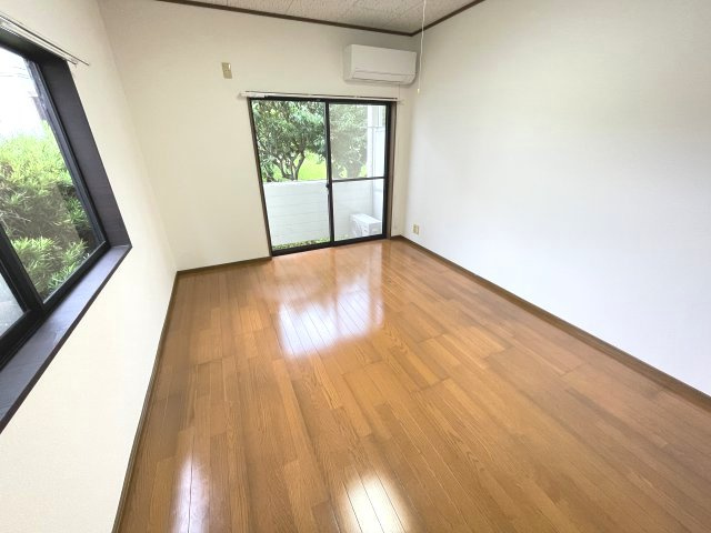 【寝室】 | 広くて明るい寝室