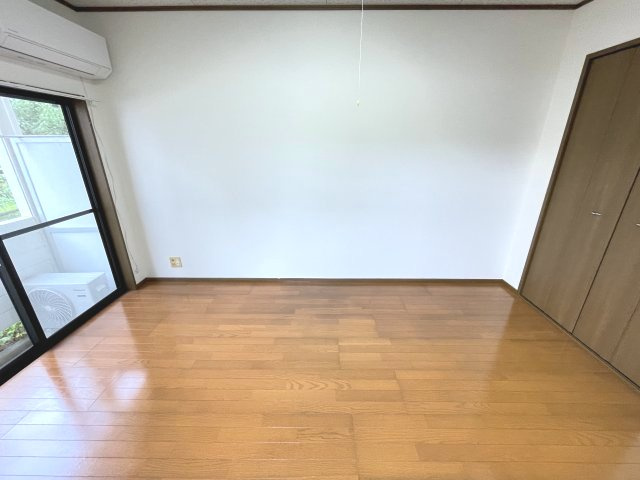【寝室】 | 落ち着いた色調の寝室です