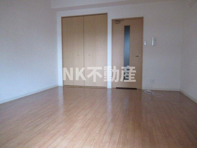 【居間・リビング】 | メルディアキューブやえのさと（八戸ノ里賃貸） | 洋室です