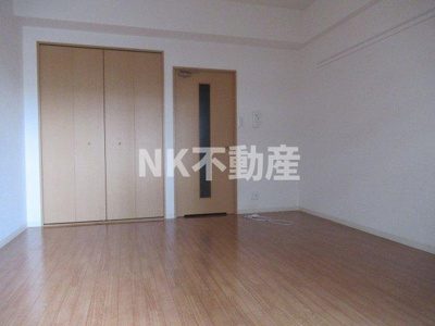 【居間・リビング】 | メルディアキューブやえのさと（八戸ノ里賃貸） | 洋室です