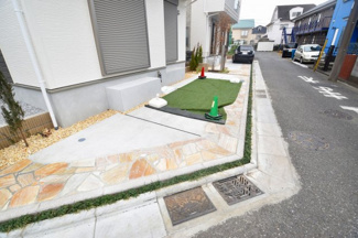 【駐車場】 | 現地見学や資料請求などお気軽にお問合せ下さい。
周辺環境とあわせて現地もご案内致します。