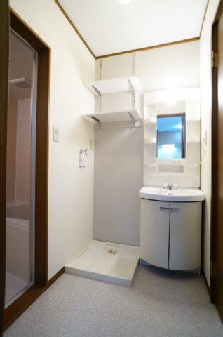 【洗面所】 | サンパティークⅡ | ※室内写真は他の部屋のものになります。