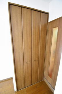 【その他】 | プレサンス天満 | たっぷりとした収納スペースです