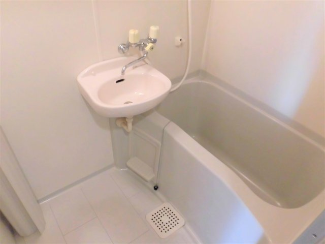 フレグランスモリカワBの浴室