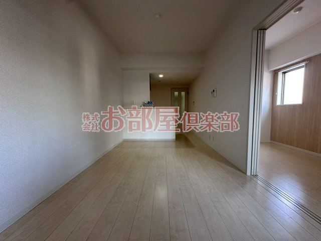 ラフレシーサ医大通りの居間・リビング|明るい色合いのお部屋です♪