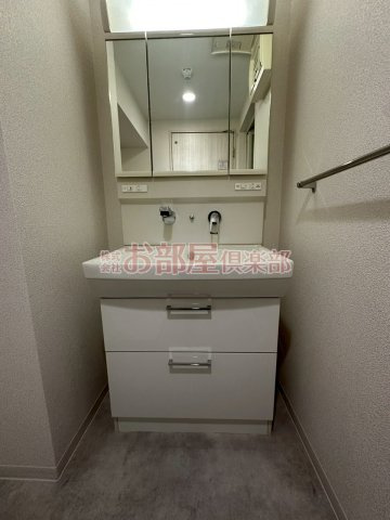 ラフレシーサ医大通りの独立洗面台|朝の支度にも助かる、独立の洗髪洗面化粧台