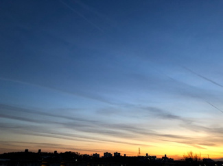 【展望】 | 南側バルコニーからの夕暮れ時の眺望。こちらも前面遮蔽物がないため、開放感があります。