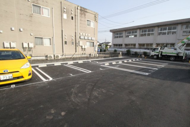 エランドールの駐車場|駐車場に車を止められます