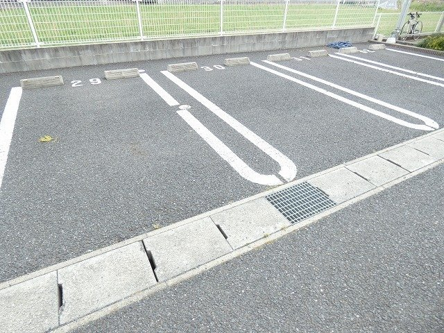 クレメントヴィラ Ｂの駐車場