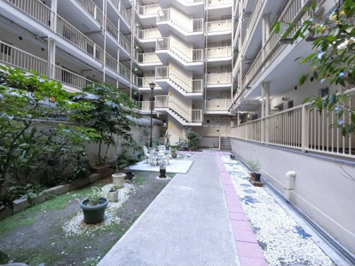 【その他共用部分】 | 第一磯子ハイツ | マンション敷地内の中庭です。
